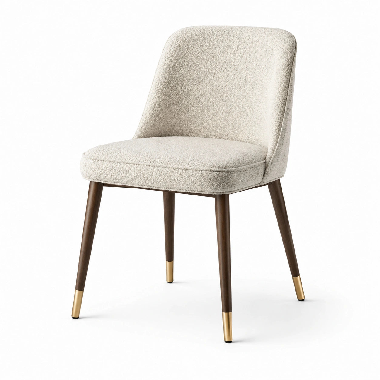Gepolsterter Esszimmerstuhl in Beige mit dunkelbraunen Holzbeinen und goldfarbenen Fußkappen, 55 × 60 × 82 cm